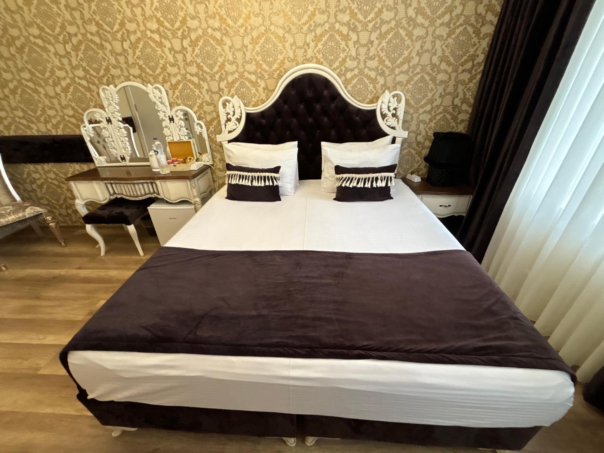 Otantik Shumen Hotel Buitenkant foto