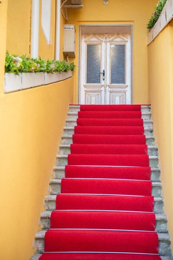 Otantik Shumen Hotel Buitenkant foto