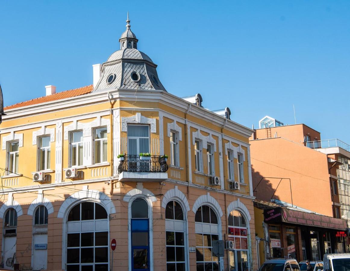 Otantik Shumen Hotel Buitenkant foto